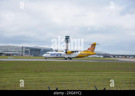 Aurigny Air services ATR72 au départ de Manchester pour Guernesey. Banque D'Images