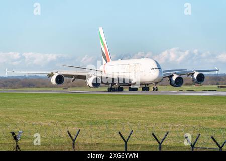 Airbus A380 d'Emirates à l'aéroport international de Manchester Banque D'Images