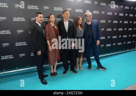 Clemens Schick, Christiane Paul, Tom Wlaschiha, Barbara Philipp und Rainer Bock BEI der Premiere des Kinofilms Die Ermittlung auf dem 41. Filmfest München 2024 im Gloria Palast. München, 06.07.2024 *** Clemens Schick, Christiane Paul, Tom Wlaschiha, Barbara Philipp et Rainer Bock à la première du long métrage Die Ermittlung au Filmfest 41 München 2024 au Gloria Palast Munich, 06 07 2024 Foto:Xn.xKolinzx/xFuturexImagex ermittlung 4706 Banque D'Images