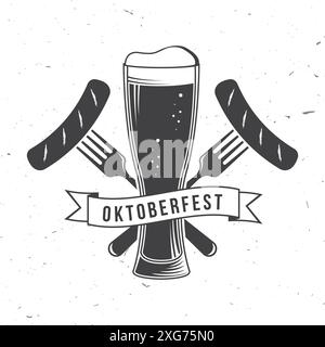 Logo ou badge Oktoberfest. Vecteur. Tasse de bière avec saucisse frite, grillée, brochée sur une fourchette. Illustration de Vecteur