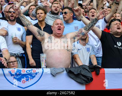 Düsseldorf, Allemagne. 6 juillet 2024,06 Juil 2024 - Angleterre v Suisse - Championnats de l'UEFA Euro 2024 - quart de finale - Düsseldorf. Fans de l'Angleterre pendant le match contre la Suisse. Image : Mark pain / Alamy Live News Banque D'Images