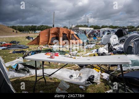 Danemark. 07 juillet 2024. Nettoyage après le Festival de Roskilde de cette année, dimanche 7 juillet 2024. (Photo : Emil Nicolai Helms/Scanpix 2024) crédit : Ritzau/Alamy Live News Banque D'Images