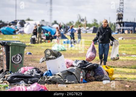 Danemark. 07 juillet 2024. Nettoyage après le Festival de Roskilde de cette année, dimanche 7 juillet 2024. (Photo : Emil Nicolai Helms/Scanpix 2024) crédit : Ritzau/Alamy Live News Banque D'Images