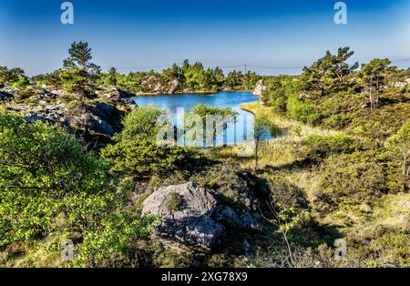 Golddigger zone abandonnée à Lykling sur l'archipel du fjord de Boemlo, Norvège Banque D'Images