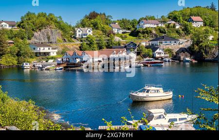 Port de fjord sur Boemlo dans l'archipel norvégien fjordland, Norvège Banque D'Images