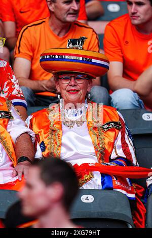 Fan von Niederlande, Kaese-Koenigin Miek GER, Niederlande v. Tuerkei, Fussball Europameisterschaft, UEFA Euro 2024, Viertelfinale, 06.07.2024 Foto : Eibner-Pressefoto/Marcel von Fehrn Banque D'Images