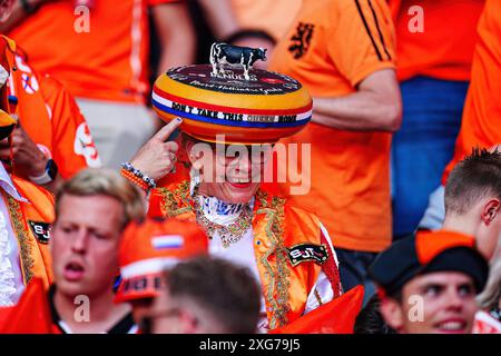 Fan von Niederlande, Kaese-Koenigin Miek GER, Niederlande v. Tuerkei, Fussball Europameisterschaft, UEFA Euro 2024, Viertelfinale, 06.07.2024 Foto : Eibner-Pressefoto/Marcel von Fehrn Banque D'Images