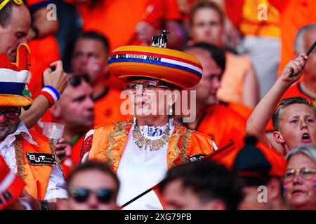 Fan von Niederlande, Kaese-Koenigin Miek GER, Niederlande v. Tuerkei, Fussball Europameisterschaft, UEFA Euro 2024, Viertelfinale, 06.07.2024 Foto : Eibner-Pressefoto/Marcel von Fehrn Banque D'Images