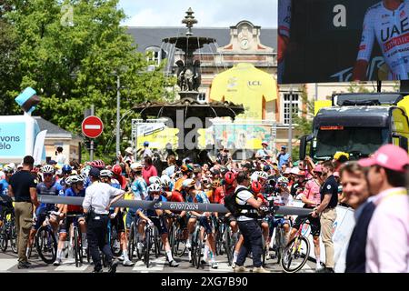 Départ de l'étape 9 du Tour de France 2024, de Troyes à Troyes (199 km) le dimanche 07 juillet 2024. La 111ème édition du Tour de France débute le samedi 29 juin et se termine à Nice le 21 juillet. BELGA PHOTO DAVID PINTENS Banque D'Images