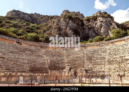 Myra Ancient City est particulièrement célèbre pour ses tombes rupestres de la période lycienne, théâtre de la période romaine et la période byzantine comprenant l'église Nicolas (Santa Claus). Banque D'Images