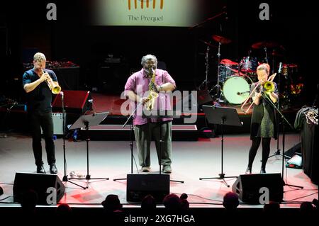 Der amerikanische Jazz-trompeter Peter Evans mit dem Altsaxophonisten Darius Jones und der Posaunistin Shannon Barnett beim Monheim Triennale prequel. Le trompettiste de jazz américain Peter Evans avec le saxophoniste alto Darius Jones et la tromboniste Shannon Barnett au préquel de la Triennale de Monheim. Monheim am Rhein NRW DEUDEGERMANYDEUTSCHLANDALLEMAGNE Banque D'Images