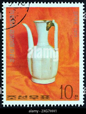 CORÉE DU NORD - VERS 1977 : un timbre imprimé en Corée du Nord à partir de l'émission de 'porcelaine coréenne' montre Koryo White Ware Teapot Banque D'Images