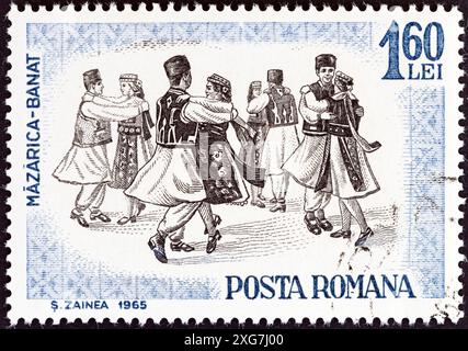 ROUMANIE - VERS 1965 : un timbre imprimé en Roumanie à partir de l'émission "danse folklorique roumaine" montre Banat Banque D'Images