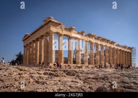 Le Parthénon, un temple grec dédié à la déesse Athéna, à l'intérieur de l'Acropole d'Athènes. Grèce. Banque D'Images