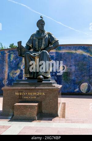 La statue d'Ulugh mendie près de son observatoire Banque D'Images