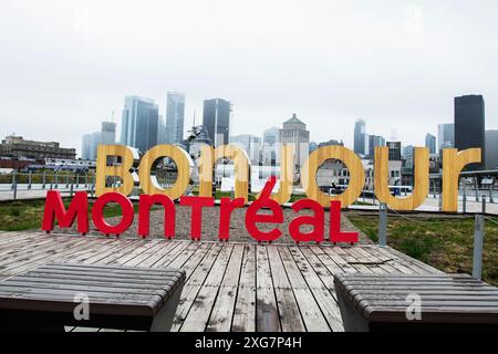 Enseigne Bonjour Montréal au Grand Quai à Montréal, Québec, Canada Banque D'Images