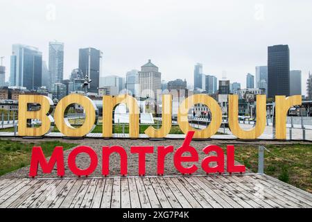 Enseigne Bonjour Montréal au Grand Quai à Montréal, Québec, Canada Banque D'Images