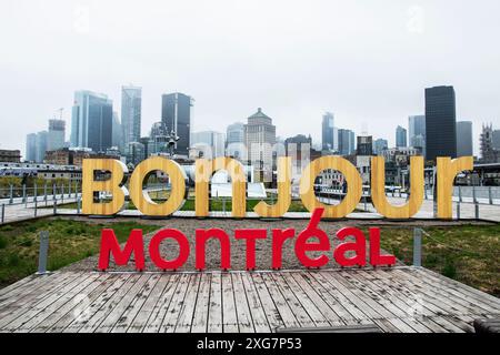 Enseigne Bonjour Montréal au Grand Quai à Montréal, Québec, Canada Banque D'Images