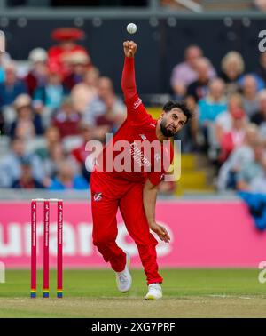 7 juillet 2024 ; Emirates Old Trafford Cricket Ground, Manchester, Angleterre ; Vitality Blast T20 League Cricket, Lancashire Lightning contre Worcestershire Rapids ; Saqib Mahmood du Lancashire Lightning Bowling Banque D'Images