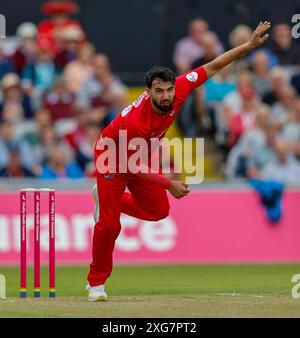 7 juillet 2024 ; Emirates Old Trafford Cricket Ground, Manchester, Angleterre ; Vitality Blast T20 League Cricket, Lancashire Lightning contre Worcestershire Rapids ; Saqib Mahmood du Lancashire Lightning Bowling Banque D'Images