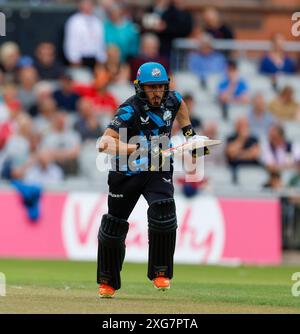 7 juillet 2024 ; Emirates Old Trafford Cricket Ground, Manchester, Angleterre ; Vitality Blast T20 League Cricket, Lancashire Lightning contre Worcestershire Rapids ; Kashif Ali de Worcester Rapids courant entre les guichets Banque D'Images