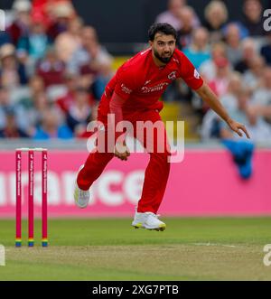 7 juillet 2024 ; Emirates Old Trafford Cricket Ground, Manchester, Angleterre ; Vitality Blast T20 League Cricket, Lancashire Lightning contre Worcestershire Rapids ; Saqib Mahmood du Lancashire Lightning Bowling Banque D'Images