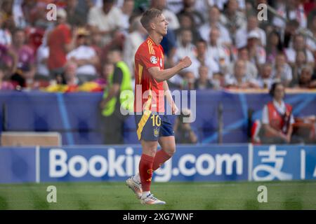 Stuttgart, Allemagne. 5 juillet 2024. Dani Olmo, de l'Espagne, fête après avoir marqué le but d'ouverture lors du match de football quart de finale de l'UEFA EURO 2024 entre l'Espagne et l'Allemagne. Crédit : Nicolò Campo/Alamy Live News Banque D'Images