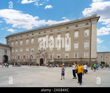 Salzbourg, Autriche. 30 juin 2024. DomQuartier Salzburg sur Residenzplatz dans le centre-ville Banque D'Images