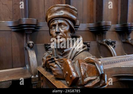 Les stalles de chœur du XVe siècle avec des bustes sculptés par le sculpteur Jörg Syrlin l'ancien sont en chêne sont parmi les bancs les plus célèbres du Per gothique Banque D'Images