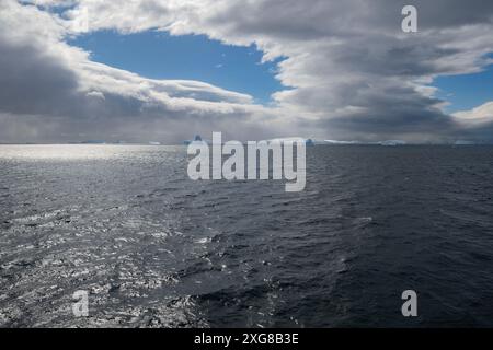 Vues autour de la pointe nord de l'île d'Anvers, péninsule antarctique. Banque D'Images