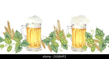 Mugs mousseux de bière entourés de houblons verts, oreilles d'orge dorées à l'aquarelle. Clipart de frontière sans couture pour les bannières Oktoberfest, flyers de festival de bière, décor de pub, étiquettes de bouteille, promotions Banque D'Images