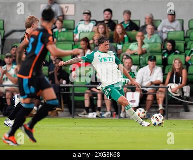 Austin, Texas, États-Unis. 6 juillet 2024. Le défenseur de l'Austin FC Guilherme Biro (29 ans) passe le ballon lors d'un match de football de la Major League le 6 juillet 2024 à Austin. Austin FC a gagné, 2-1. (Crédit image : © Scott Coleman/ZUMA Press Wire) USAGE ÉDITORIAL SEULEMENT! Non destiné à UN USAGE commercial ! Banque D'Images