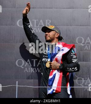 Circuit de Silverstone, Northamptonshire, Royaume-Uni. 7 juillet 2024. Formule 1 2024 Qatar Airways British F1 Grand Prix ; Race Day ; Lewis Hamilton, Mercedes célèbre la victoire crédit : action plus Sports/Alamy Live News Banque D'Images