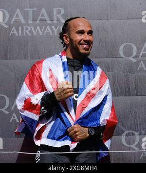 Circuit de Silverstone, Northamptonshire, Royaume-Uni. 7 juillet 2024. Formule 1 2024 Qatar Airways British F1 Grand Prix ; Race Day ; Lewis Hamilton, Mercedes célèbre la victoire crédit : action plus Sports/Alamy Live News Banque D'Images