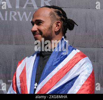 Circuit de Silverstone, Northamptonshire, Royaume-Uni. 7 juillet 2024. Formule 1 2024 Qatar Airways British F1 Grand Prix ; Race Day ; Lewis Hamilton, Mercedes célèbre la victoire crédit : action plus Sports/Alamy Live News Banque D'Images