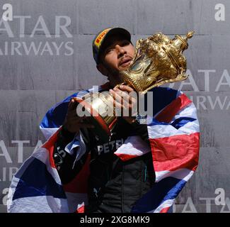 Circuit de Silverstone, Northamptonshire, Royaume-Uni. 7 juillet 2024. Formule 1 2024 Qatar Airways British F1 Grand Prix ; Race Day ; Lewis Hamilton, Mercedes célèbre la victoire crédit : action plus Sports/Alamy Live News Banque D'Images