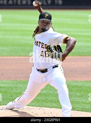 Pittsburgh, États-Unis. 07 juillet 2024. Le lanceur des Pirates de Pittsburgh Luis L. Ortiz (48) part contre les mets de New York au PNC Park le dimanche 7 juillet 2024 à Pittsburgh. Photo par Archie Carpenter/UPI crédit : UPI/Alamy Live News Banque D'Images