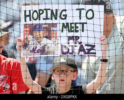 Pittsburgh, États-Unis. 07 juillet 2024. Un jeune fan des mets de New York affiche sa pancarte avant le début du match contre les Pirates de Pittsburgh au PNC Park le dimanche 7 juillet 2024 à Pittsburgh. Photo par Archie Carpenter/UPI crédit : UPI/Alamy Live News Banque D'Images