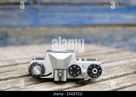 Ancien appareil photo reflex numérique à film analogique sans objectif Banque D'Images