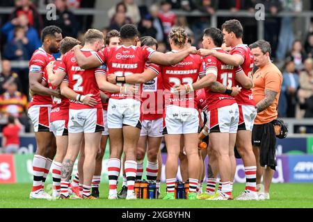 Eccles, Royaume-Uni. 07 juillet 2024. Salford Red Devils ont un caucus d'équipe lors du match de la Betfred Super League Round 16 Salford Red Devils vs Hull FC au Salford Community Stadium, Eccles, Royaume-Uni, le 7 juillet 2024 (photo par Cody Froggatt/News images) à Eccles, Royaume-Uni le 7/7/2024. (Photo de Cody Froggatt/News images/Sipa USA) crédit : Sipa USA/Alamy Live News Banque D'Images