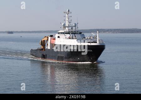 Le navire de transport et de soutien multi-usages offshore Serco Marine services SD VICTORIA arrive à la base navale Banque D'Images