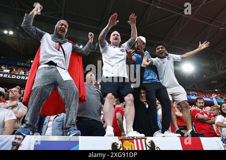 Dusseldorf, Allemagne. 6 juillet 2024. Angleterre supporters Football/Football : 'UEFA European Championship Germany 2024' match de quarts de finale entre Angleterre 1 (PK5-3) 1 Suisse à la Dusseldorf Arena de Dusseldorf, Allemagne . Crédit : Mutsu Kawamori/AFLO/Alamy Live News Banque D'Images