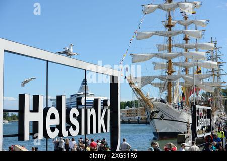 Les grands voiliers sont arrivés à Helsinki. 6 juillet 2024. Tall Ships races est le plus grand événement familial gratuit d'Europe et offre beaucoup de programme pour le public et les équipages des navires. Il y a six ports hôtes qui participent à l'épreuve des courses de grands voiliers de 2024, dont trois en Finlande. Banque D'Images