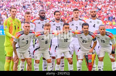 Stuttgart, Allemagne. 05 juillet 2024. Teamfoto : Manuel NEUER, gardien de but DFB 1, Antonio Ruediger, Ruediger, DFB 2 Emre Can, DFB 25 Jonathan Tah, DFB 4 David Raum, DFB 3 Joshua Kimmich, DFB 6 Toni Kroos, DFB 8 Kai Havertz, DFB 7 Jamal Musiala, DFB 10 Ilkay Guendogan, DFB 21 Leroy SANE, DFB 19 à l'hymne dans le match quart de finale ALLEMAGNE - ESPAGNE 1-2 N.V. des Championnats d'Europe de l'UEFA 2024 le 5 juillet 2024 à Stuttgart, Allemagne. Photographe : ddp images/STAR-images crédit : ddp Media GmbH/Alamy Live News Banque D'Images