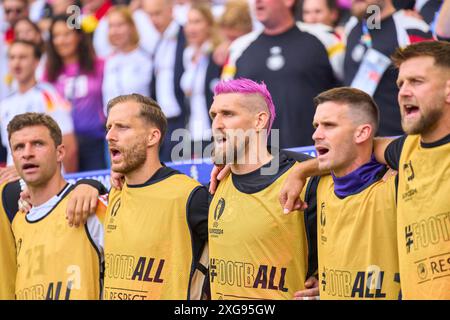 Stuttgart, Allemagne. 05 juillet 2024. Thomas Mueller, Mueller, DFB 13 Oliver Baumann, DFB 12, Robert Andrich, DFB 23 Pascal Gross, DFB 5 Niclas Fuellkrug, DFB 9 à l'hymne du match quart de finale ALLEMAGNE - ESPAGNE 1-2 N.V. des Championnats d'Europe de l'UEFA 2024 le 5 juillet 2024 à Stuttgart, Allemagne. Photographe : ddp images/STAR-images crédit : ddp Media GmbH/Alamy Live News Banque D'Images