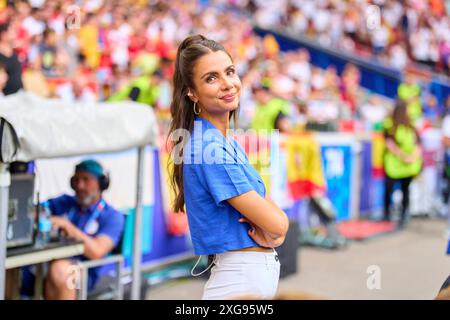 Stuttgart, Allemagne. 05 juillet 2024. Lea Wagner, présentatrice sportive ARD Sport Moderatorin, Sportmoderatorin, Journalistin, Das Erste, Fernsehmoderatorin, TV, dans le match quart de finale ALLEMAGNE - ESPAGNE 1-2 N.V. des Championnats d'Europe de l'UEFA 2024 le 5 juillet 2024 à Stuttgart, Allemagne. Photographe : ddp images/STAR-images crédit : ddp Media GmbH/Alamy Live News Banque D'Images