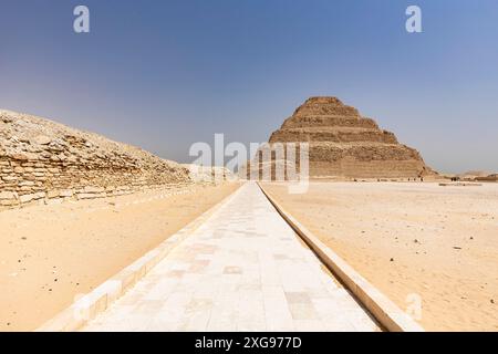 Saqqarah (Saqqarah, Sakkara), Pyramide à pas de Djéser (Djeser, Zoser), rive ouest du Nil, Gizeh, Egypte, Afrique du Nord, Afrique Banque D'Images