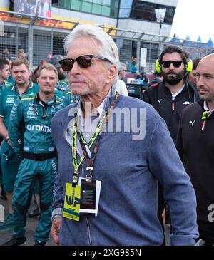 Circuit de Silverstone, Northamptonshire, Royaume-Uni. 7 juillet 2024. Formule 1 2024 Qatar Airways Grand Prix de F1 de Grande-Bretagne ; Race Day ; Michael Douglas marchant sur la grille crédit : action plus Sports/Alamy Live News Banque D'Images