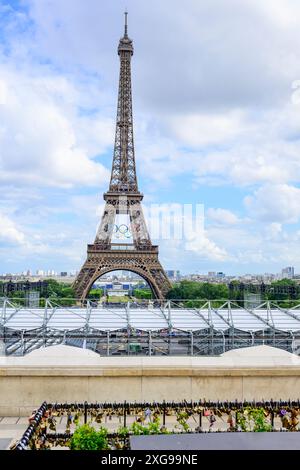 Tour Eiffel prête pour les Jeux Olympiques, Paris Banque D'Images