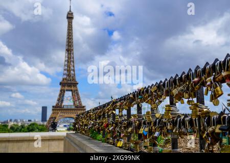 Tour Eiffel prête pour les Jeux Olympiques, Paris Banque D'Images